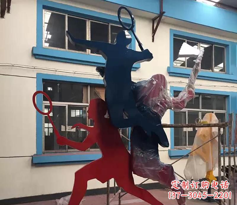 聊城广场不锈钢打羽毛球雕塑2