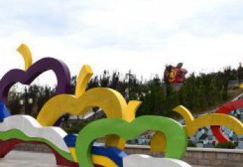 聊城广场艺术：不锈钢抽象彩色苹果雕塑