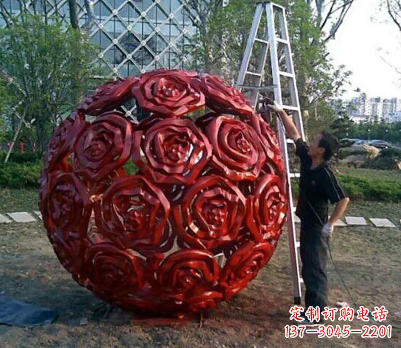 聊城不锈钢玫瑰花镂空雕塑