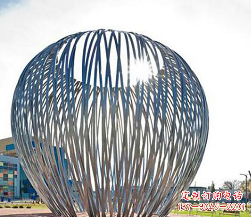 聊城广场不锈钢树叶景观球雕塑