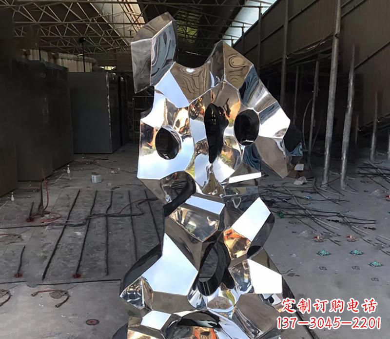 聊城别具匠心的太湖石雕塑