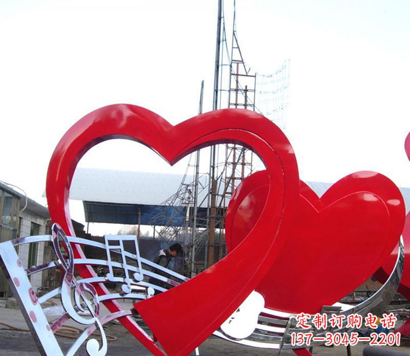 聊城中领雕塑:音符桃心景观雕塑,给你的生活带去美妙的旋律
