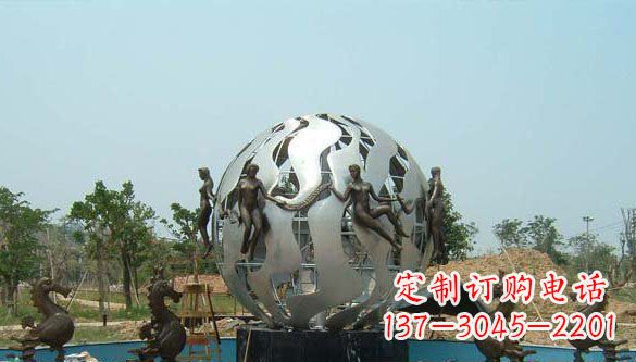 聊城高雅大气不锈钢圆球喷泉雕塑