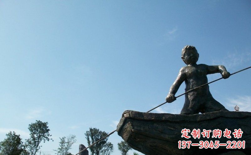 聊城男孩撑船铜雕,营造童趣氛围