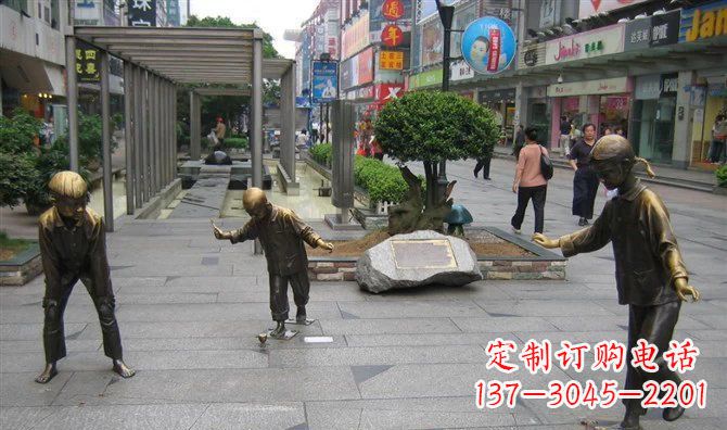 聊城中领雕塑:陀螺小品人物铜雕