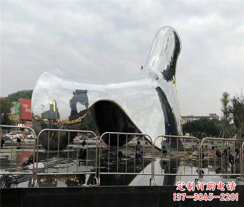 聊城中领雕塑推出一款精美的抽象鸽子雕塑,专为…