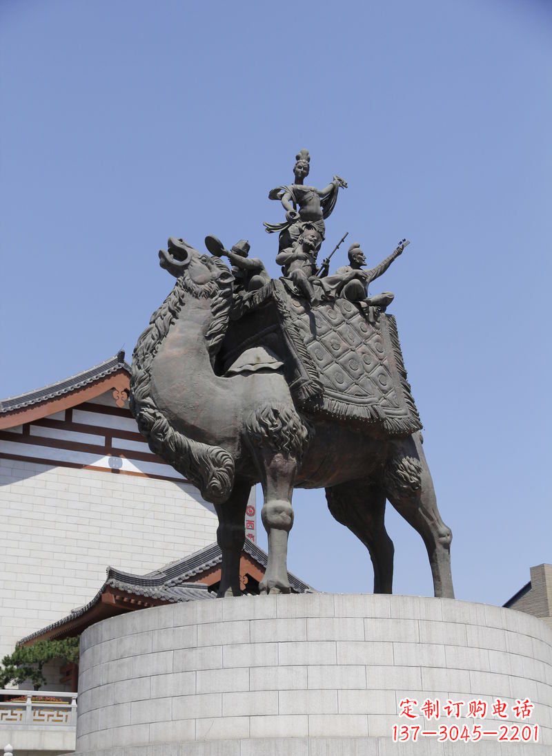 聊城中领雕塑:古代人物骑骆驼铜雕