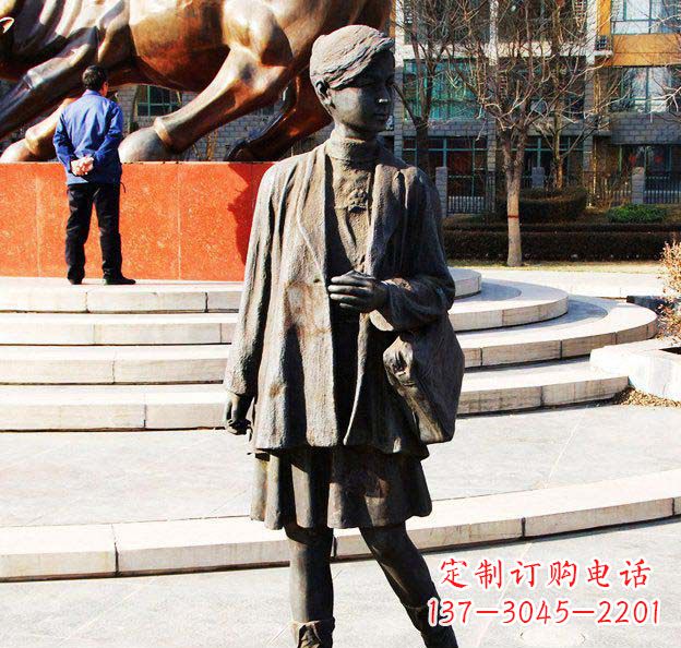 聊城真实可爱的女孩铜雕塑