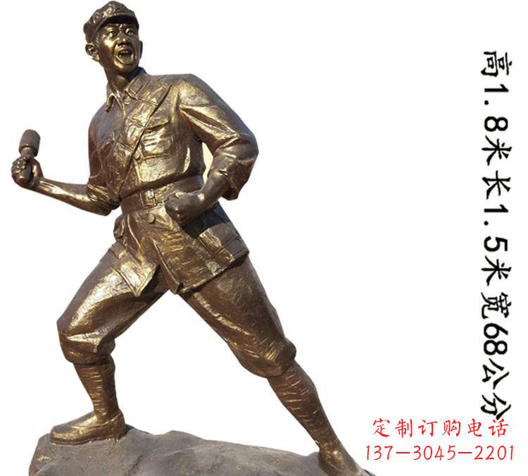 聊城广场红军扔手雷铜雕