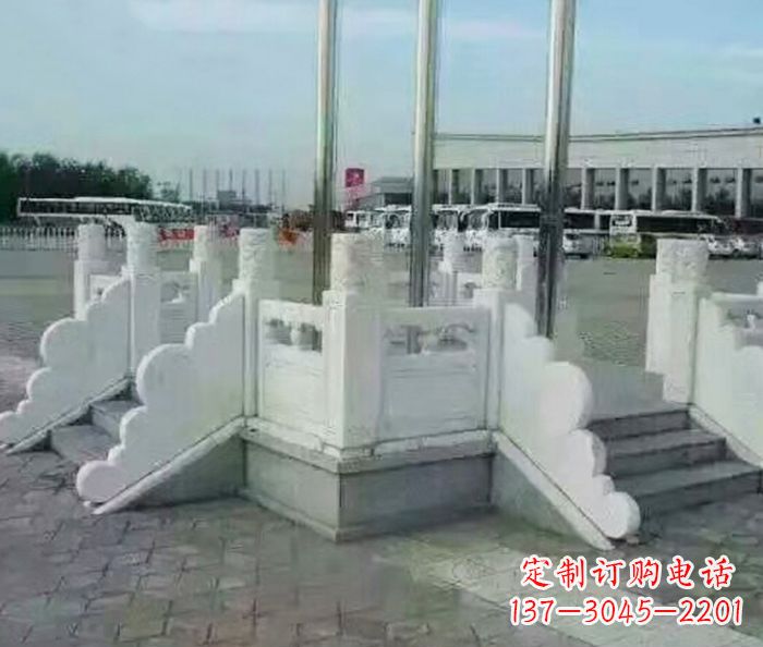 聊城中领雕塑提供绚丽升旗台石雕,一种标志性的…