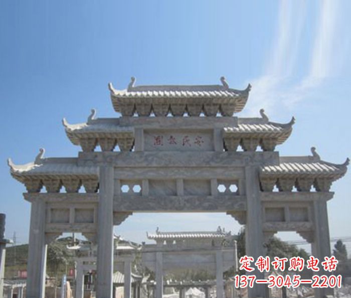 聊城三门石雕牌坊精美雕塑
