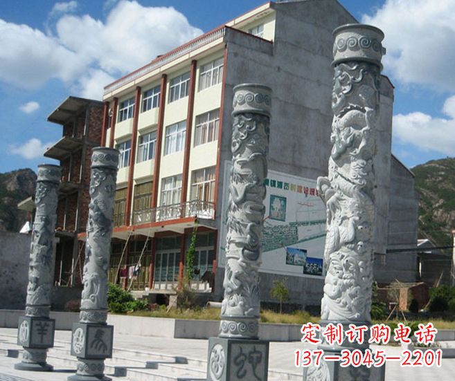 聊城以龙柱为原型的十二生肖石雕