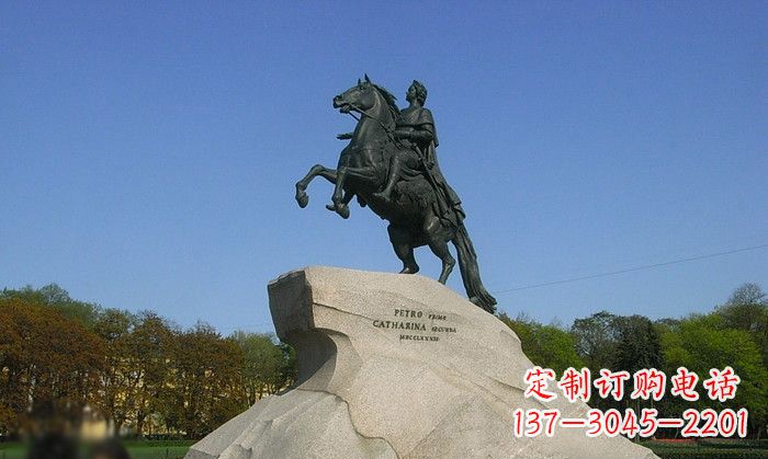 聊城广场骑马的人物铜雕