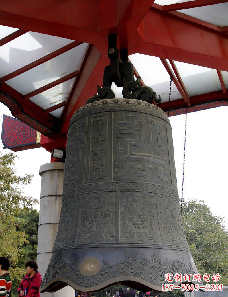 聊城中领雕塑:千年吉祥铜钟雕塑