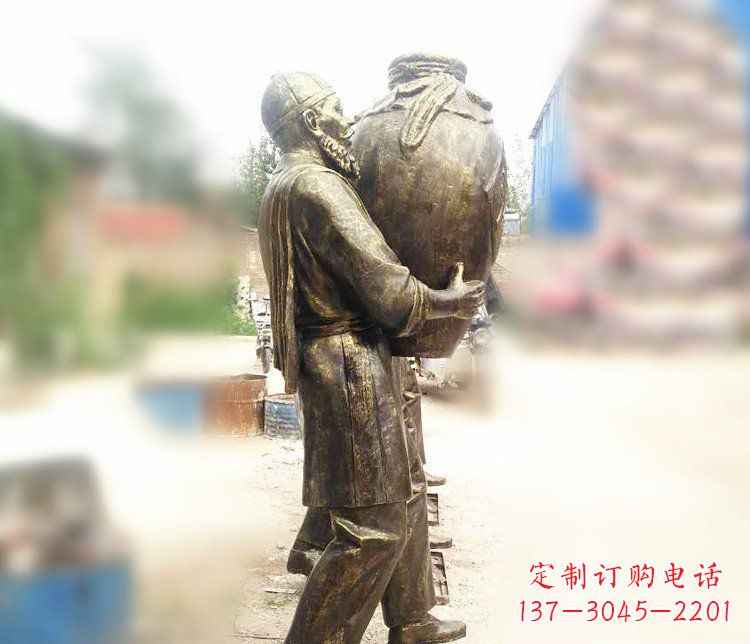 聊城广场铜雕店小二抱酒人物雕塑