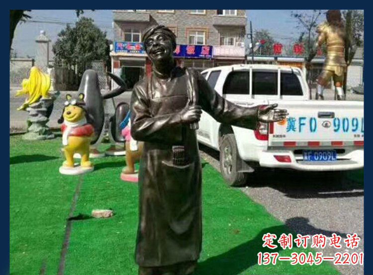 聊城广场铜雕店小二人物雕塑 (2)