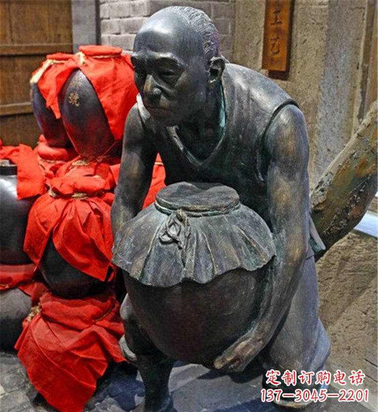 聊城铜质老人抱酒图案雕塑