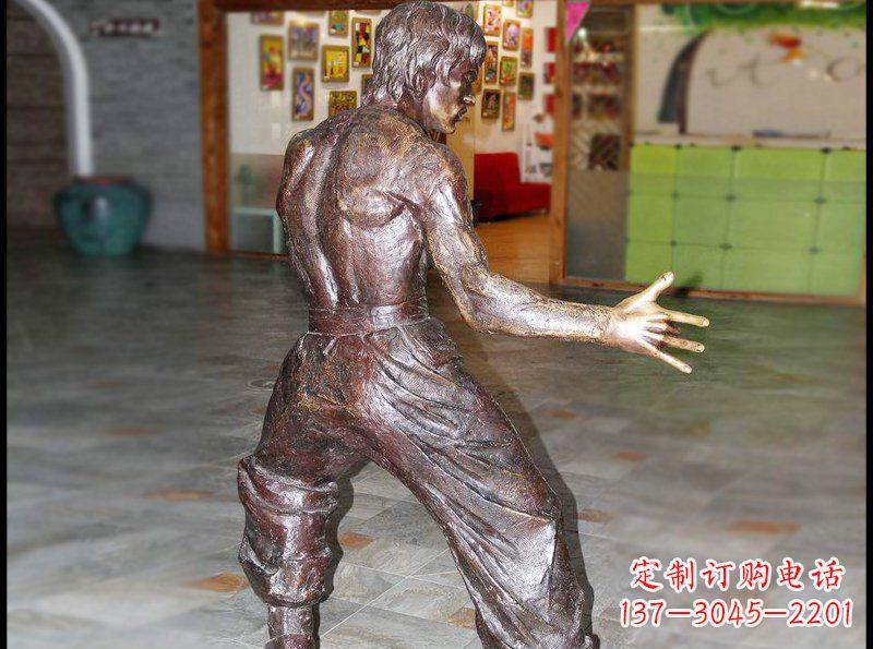 聊城广场铜雕李小龙人物雕塑
