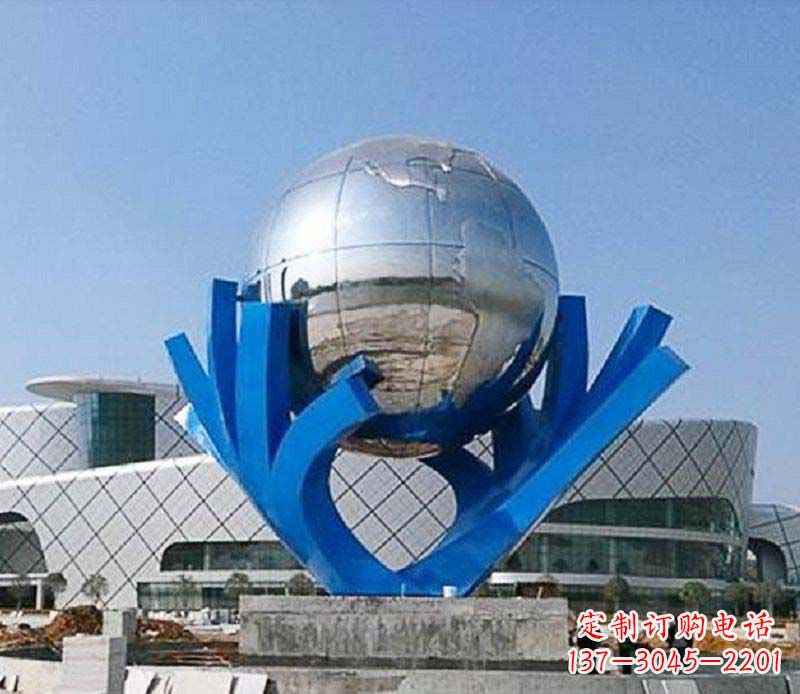 聊城中领雕塑打造把地球握在手中精致不锈钢抽象雕塑