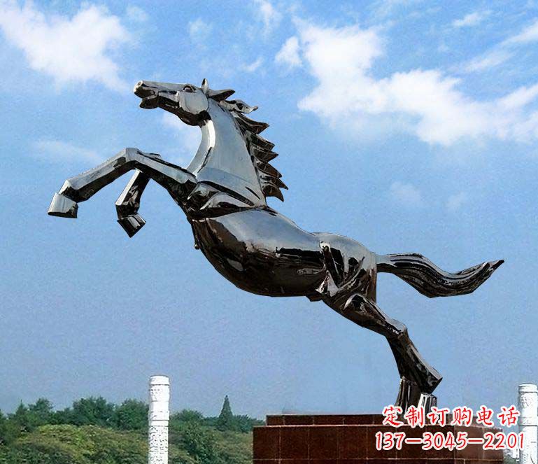 聊城浑然天成的激情奔马雕塑