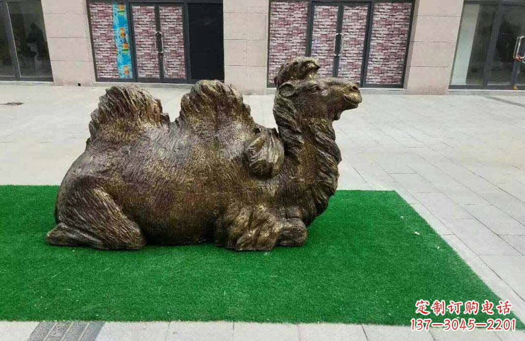 聊城跪姿骆驼铜雕