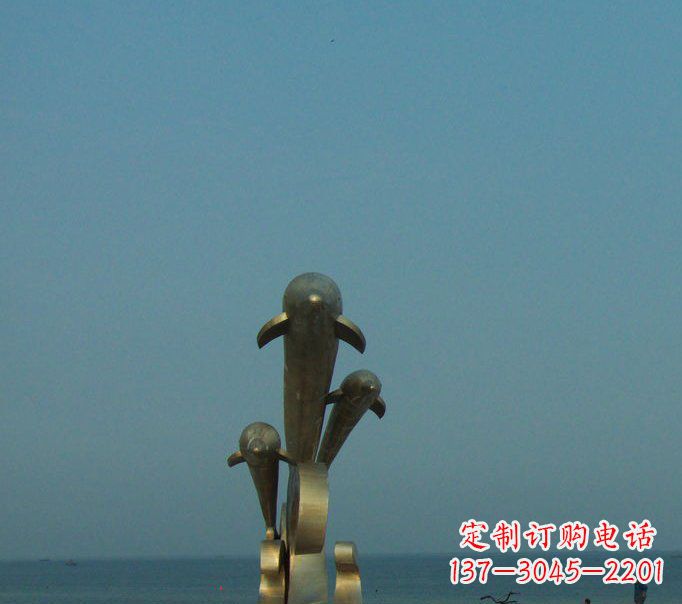 聊城海豚戏水海边景观铜雕