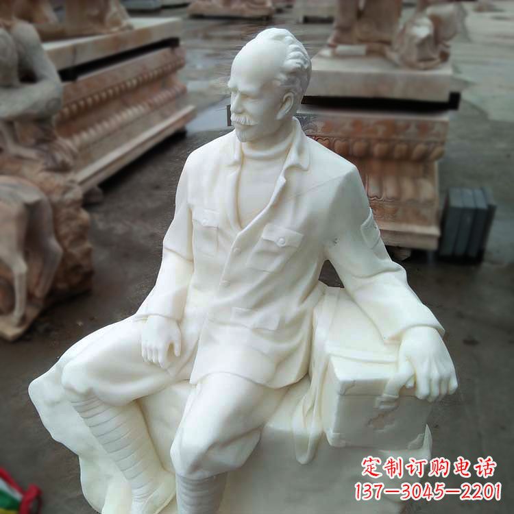聊城经典白求恩坐姿雕塑