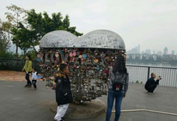 聊城不锈钢英文字母镂空景观雕塑