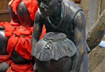 聊城铜质老人抱酒图案雕塑