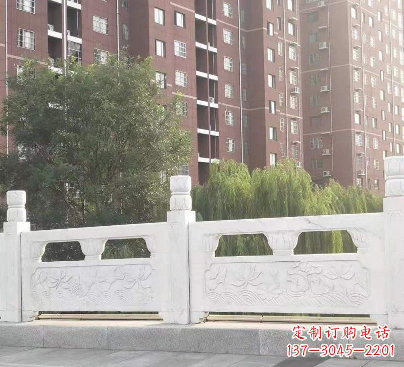 聊城汉白玉荷花鲤鱼浮雕栏板--精美雕刻点缀室内空间