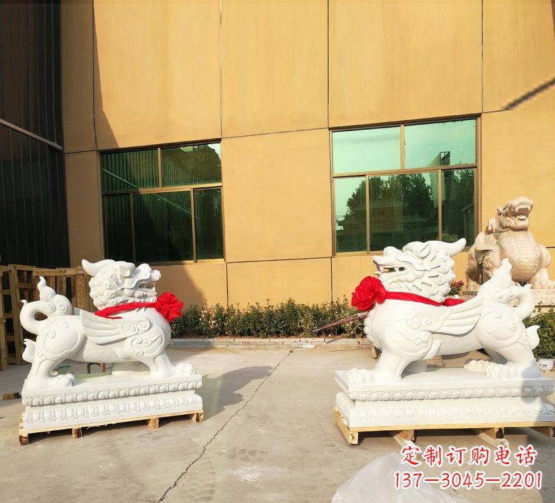 聊城汉白玉立式貔貅石雕