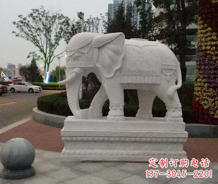 聊城汉白玉头戴珠宝的大象门口招财石雕