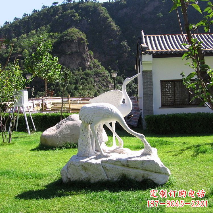 聊城仙鹤石雕公园草坪动物雕塑