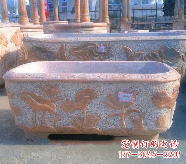 聊城中领雕塑推出的荷花鲤鱼精美雕塑是一件伴随…