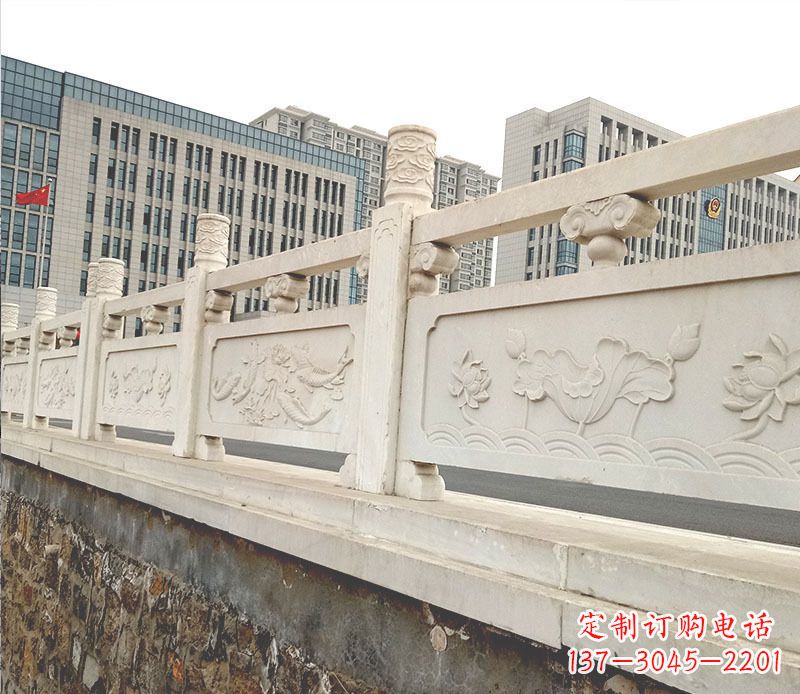 聊城中领雕塑:精致的鲤鱼石浮雕石栏板石雕