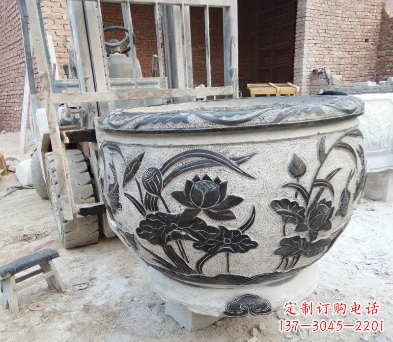 聊城中领雕塑青石荷花水缸雕塑以其独特的设计、…