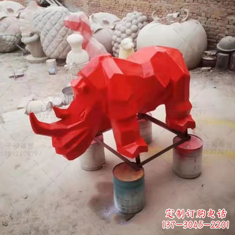 聊城红色几何切面抽象犀牛雕塑