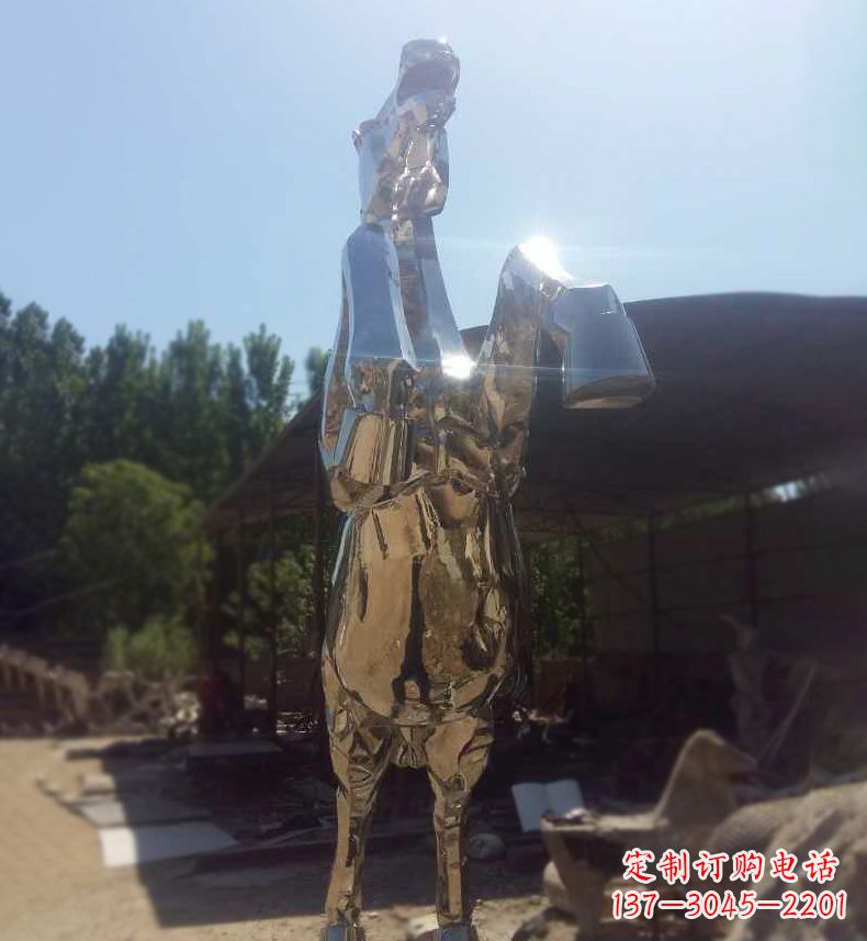 聊城典雅马雕,不锈钢镜面奔马雕塑,个性精彩