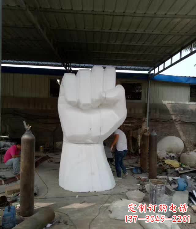 聊城户外不锈钢景观拳头雕塑