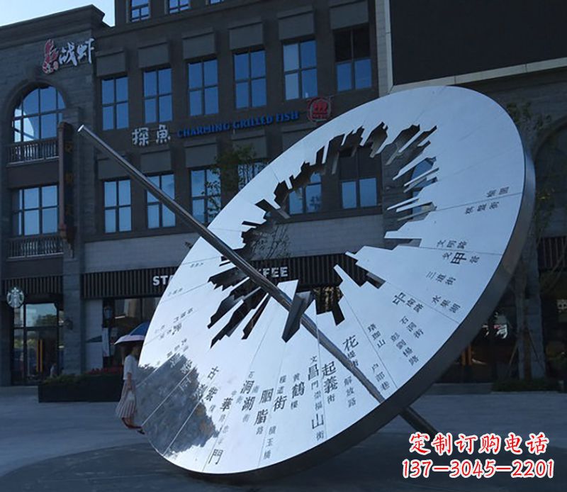 聊城传统与现代完美结合的户外日晷雕塑