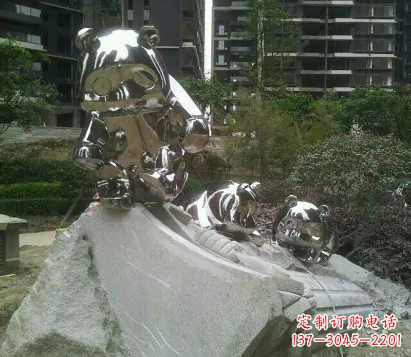 聊城家喻户晓的可爱熊猫雕塑