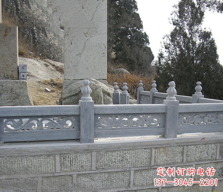 聊城中领雕塑:门神镇守!大理石栏板石雕