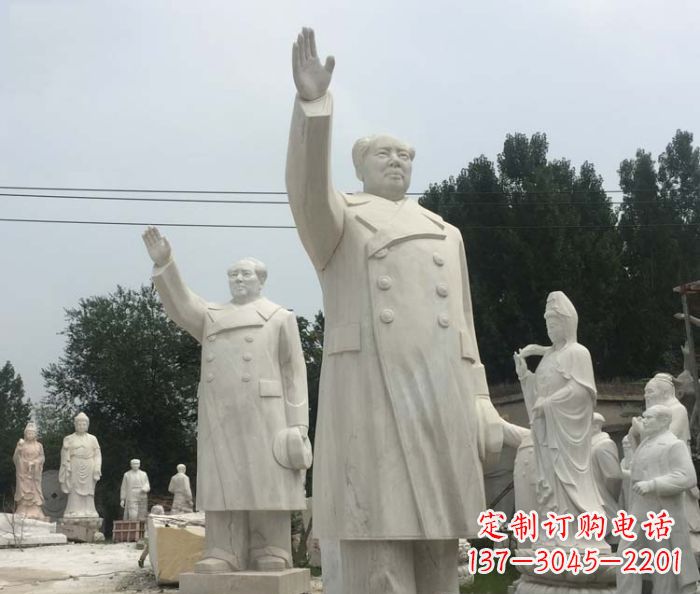聊城挥手毛主席校园伟人石雕