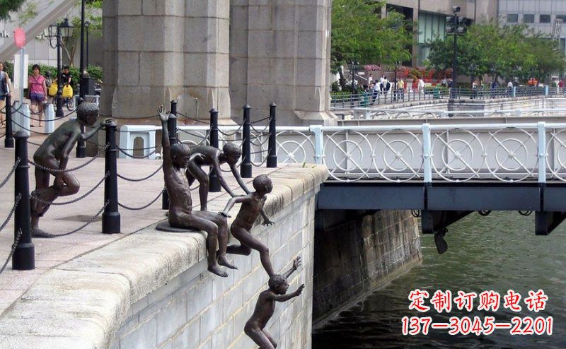 聊城街边跳水的小孩小品铜雕