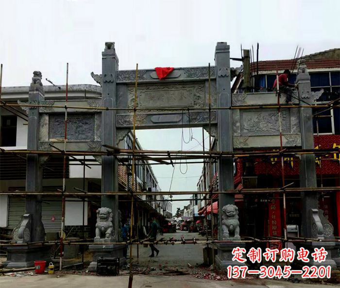 聊城中领雕塑-精美街道三门石雕牌楼