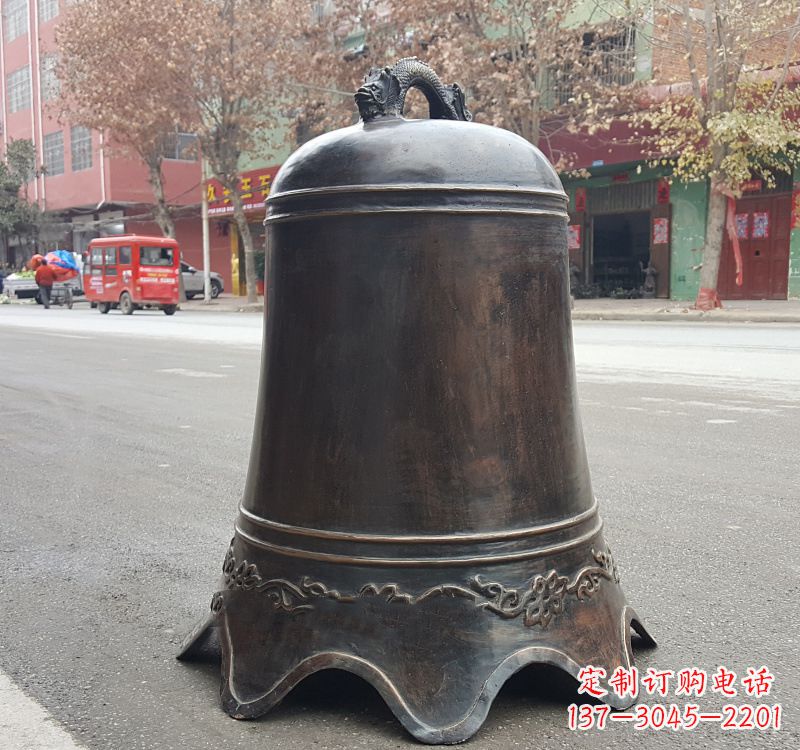 聊城铜钟雕塑:精致美观的景观艺术