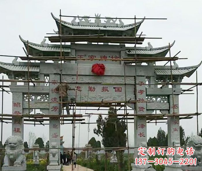 聊城传承古艺三门牌坊石雕