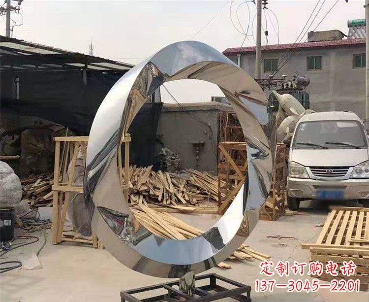 聊城镜面不锈钢几何圆环雕塑,经典永恒之美