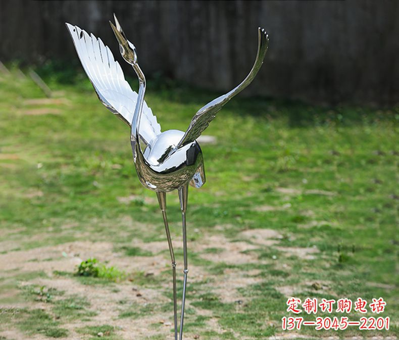 聊城高端定制丹顶鹤展翅不锈钢雕塑