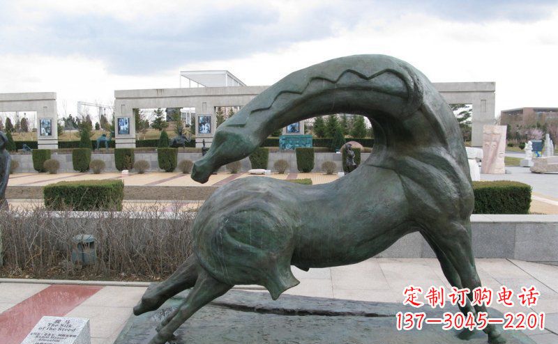 聊城骏马抽象动物景观铜雕